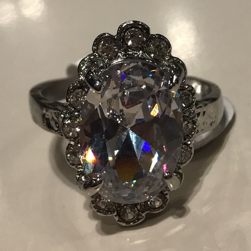 Size‎ 9 silver colored ring - Picture 2 of 4